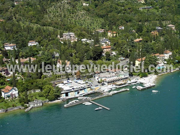 Photo aérienne de Gardone Riviera