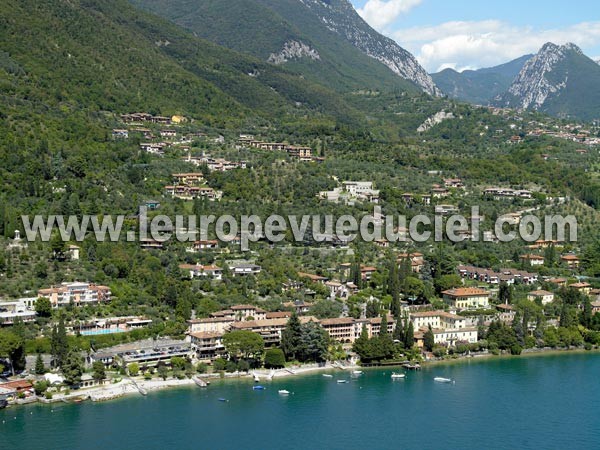 Photo aérienne de Gardone Riviera