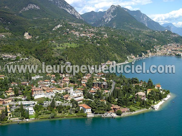 Photo aérienne de Gardone Riviera