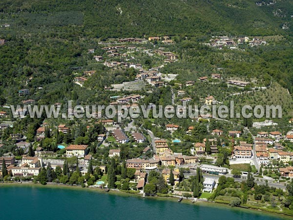 Photo aérienne de Gardone Riviera