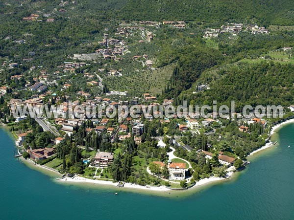 Photo aérienne de Gardone Riviera