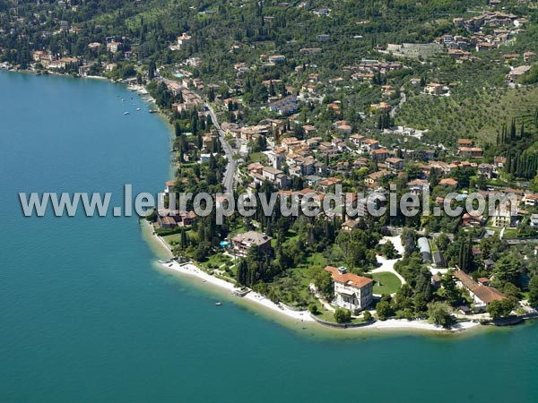 Photo aérienne de Gardone Riviera