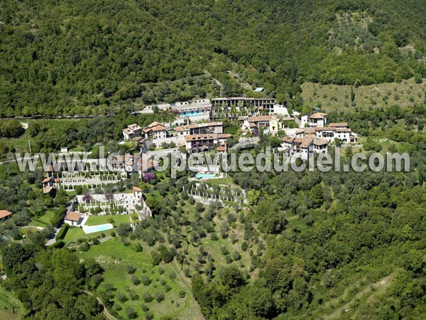 Photo aérienne de Gardone Riviera