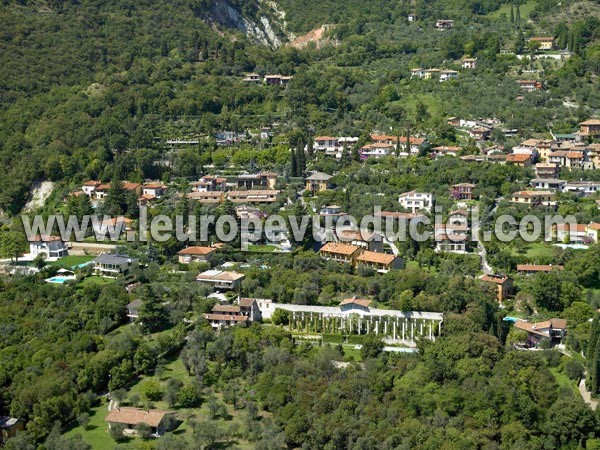 Photo aérienne de Gardone Riviera