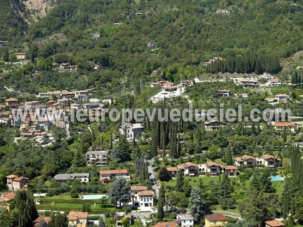 Photo aérienne de Gardone Riviera