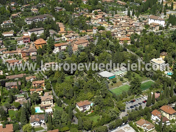 Photo aérienne de Gardone Riviera