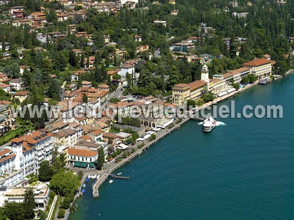 Photo aérienne de Gardone Riviera