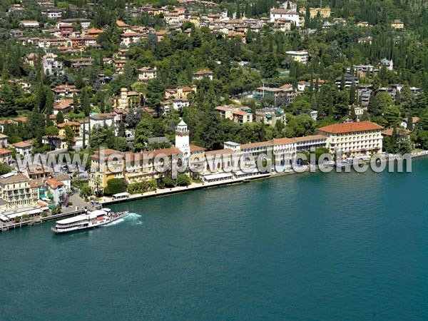 Photo aérienne de Gardone Riviera