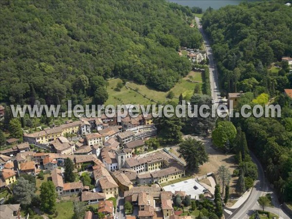 Photo aérienne de Longone al Segrino