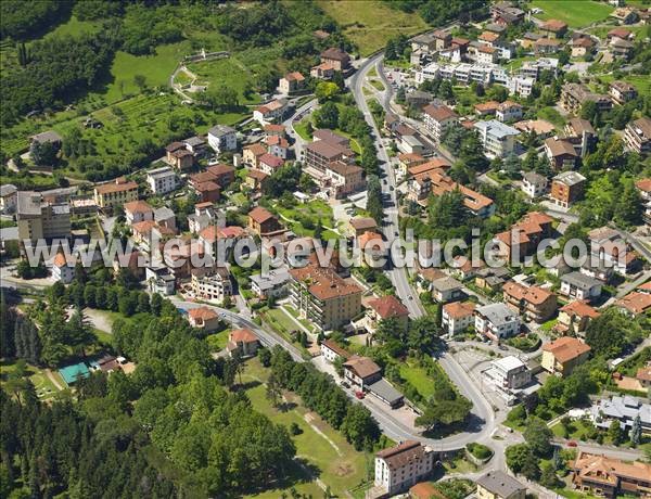 Photo aérienne de Darfo Boario Terme