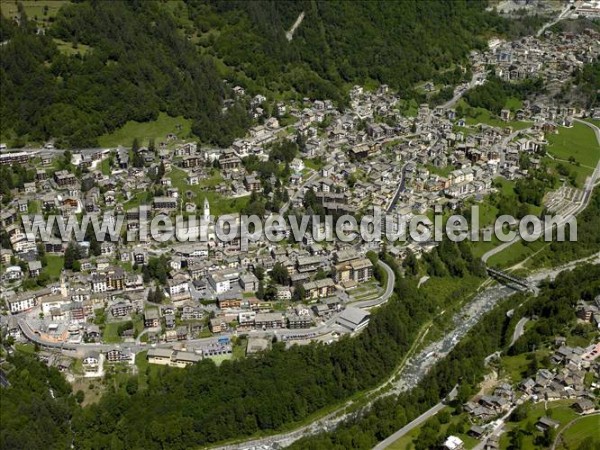 Photo aérienne de Chiesa in Valmalenco