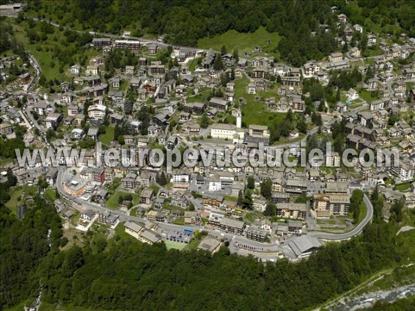 Photo aérienne de Chiesa in Valmalenco