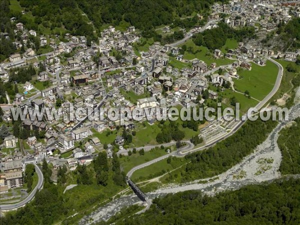 Photo aérienne de Chiesa in Valmalenco