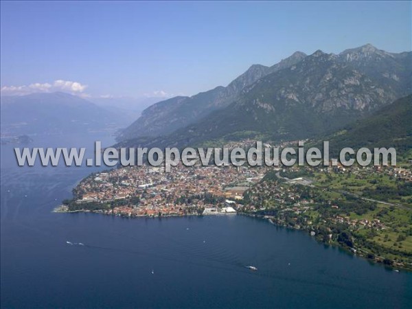 Photo aérienne de Mandello del Lario