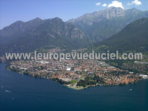 Photo aérienne de Mandello del Lario