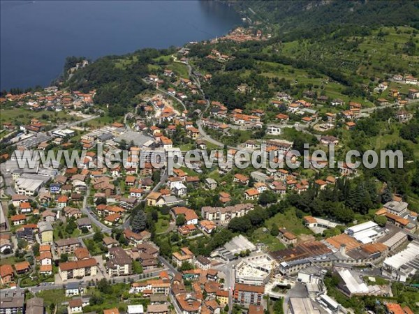 Photo aérienne de Mandello del Lario