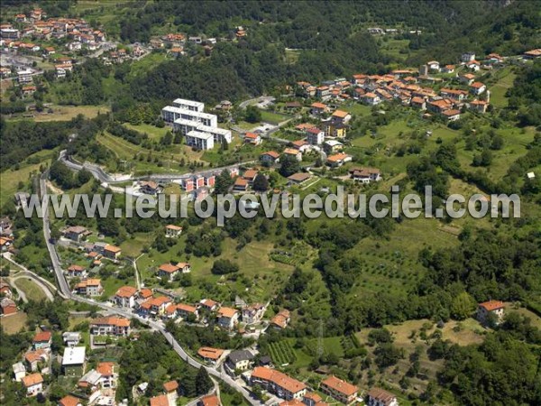 Photo aérienne de Mandello del Lario