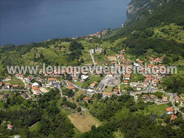 Photo aérienne de Mandello del Lario