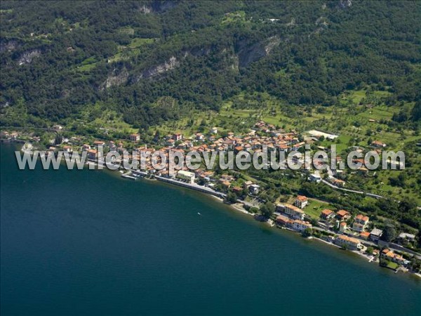 Photo aérienne de Mandello del Lario