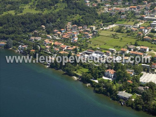 Photo aérienne de Mandello del Lario