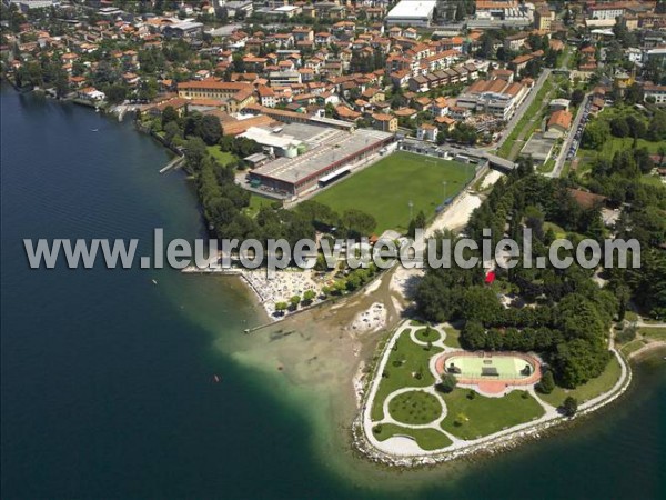 Photo aérienne de Mandello del Lario