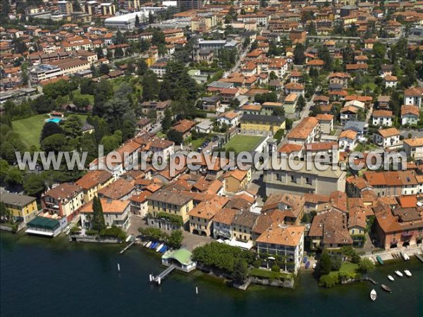 Photo aérienne de Mandello del Lario