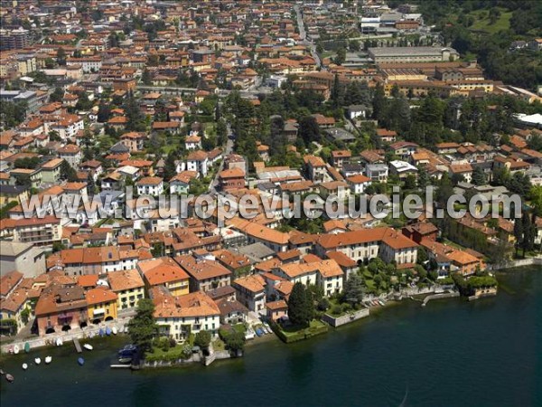 Photo aérienne de Mandello del Lario