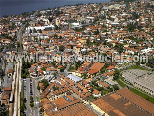Photo aérienne de Mandello del Lario