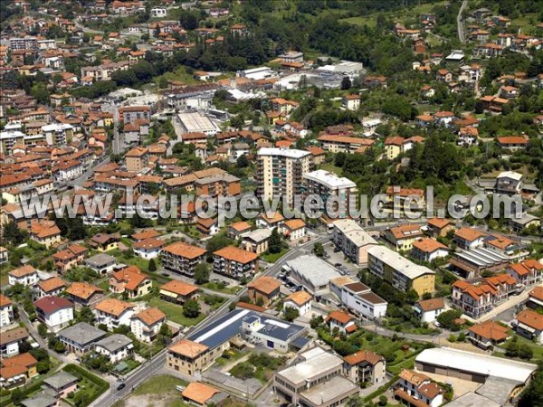 Photo aérienne de Mandello del Lario