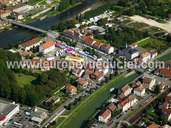 Photo aérienne de L'Isle-sur-le-Doubs