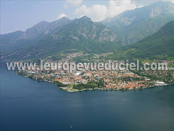 Photo aérienne de Mandello del Lario