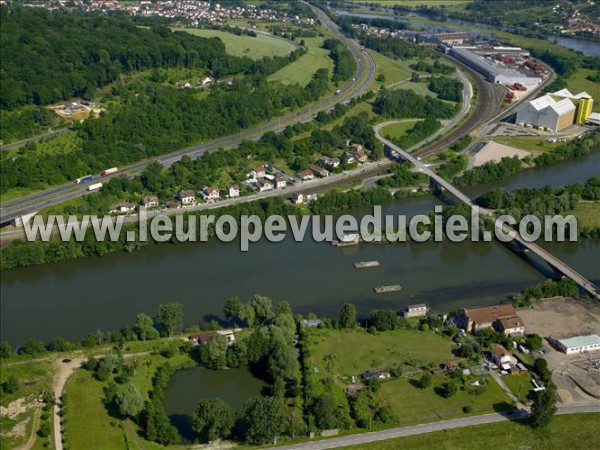 Photo aérienne de Marbache