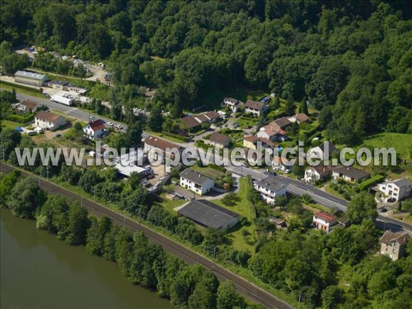 Photo aérienne de Marbache