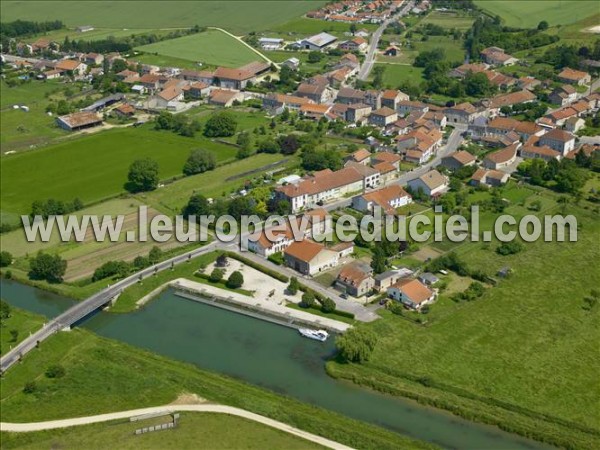 Photo aérienne de Lacroix-sur-Meuse