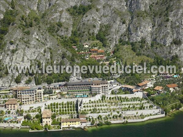 Photo aérienne de Limone sul Garda