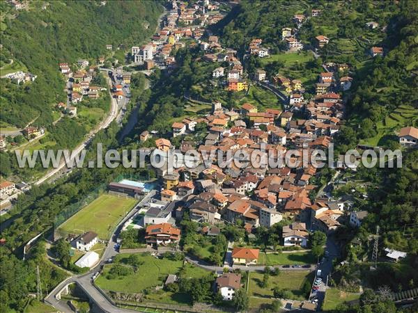 Photo aérienne de Cedegolo