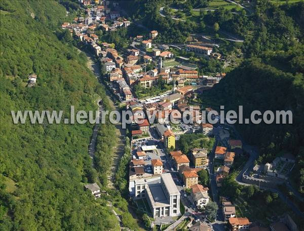 Photo aérienne de Cedegolo