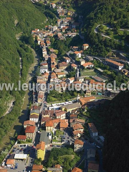 Photo aérienne de Cedegolo