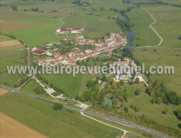 Photo aérienne de Montbras