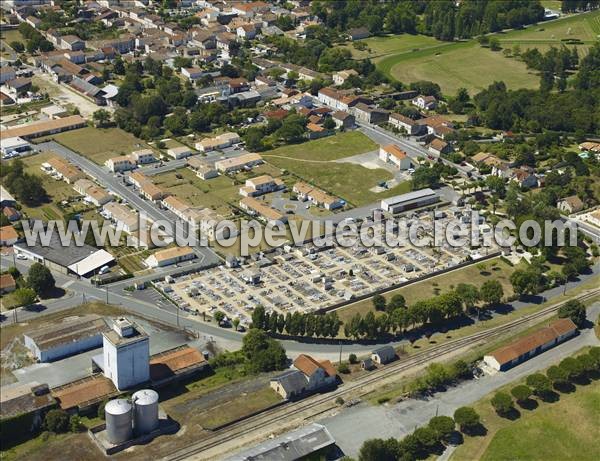 Photo aérienne de Gmozac