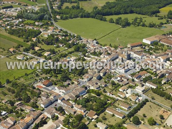 Photo aérienne de Gmozac