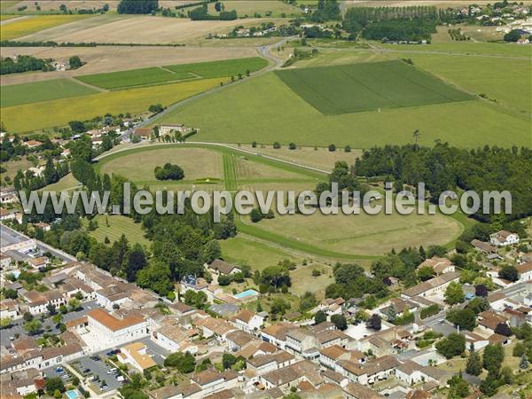 Photo aérienne de Gmozac