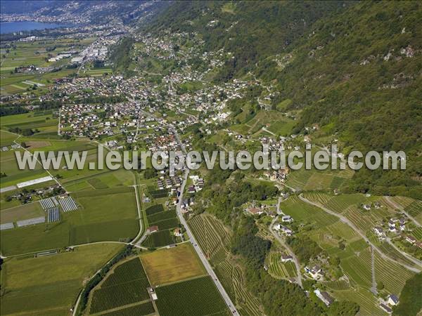 Photo aérienne de Cugnasco-Gerra