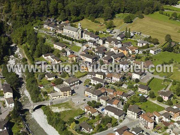 Photo aérienne de Lodrino