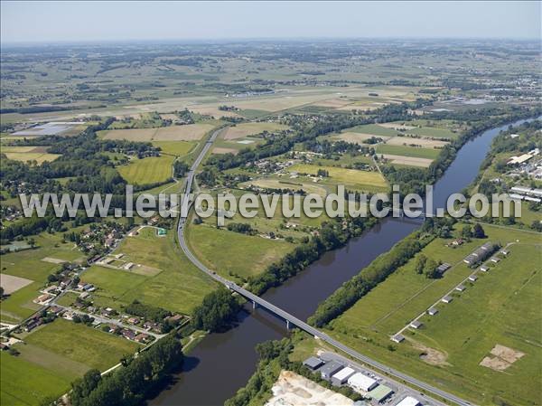 Photo aérienne de Cours-de-Pile