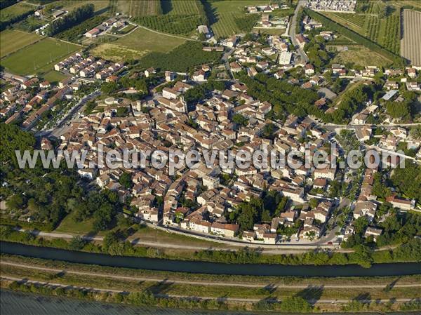 Photo aérienne de Vallabrègues