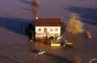 Photos aériennes de "inondation" - Photo réf. 13809 - Evacuation des habitations