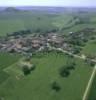 Photos aériennes de "dominé" - Photo réf. 052704 - Le village est dominé par le Pain de Sucre.