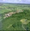 Photos aériennes de "dominé" - Photo réf. 053028 - Une statue domine le village.