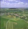 Photos aériennes de "avec" - Photo réf. 053812 - Vue d'ensemble du village avec en arrire plan, le Mont d'Anon.